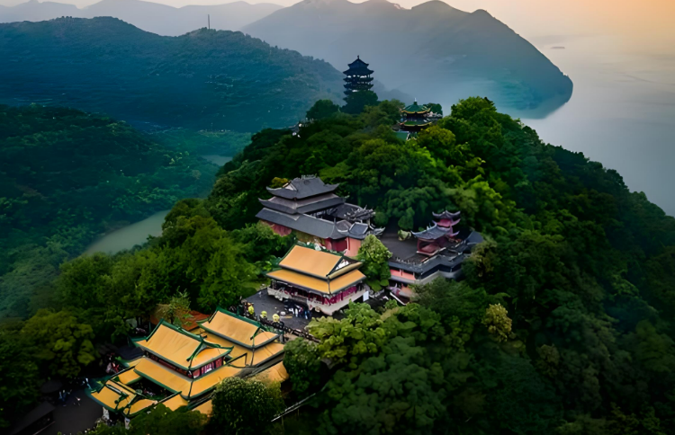 8-Day Zhangjiajie, Furong, Fenghuang, and Shanghai Tour